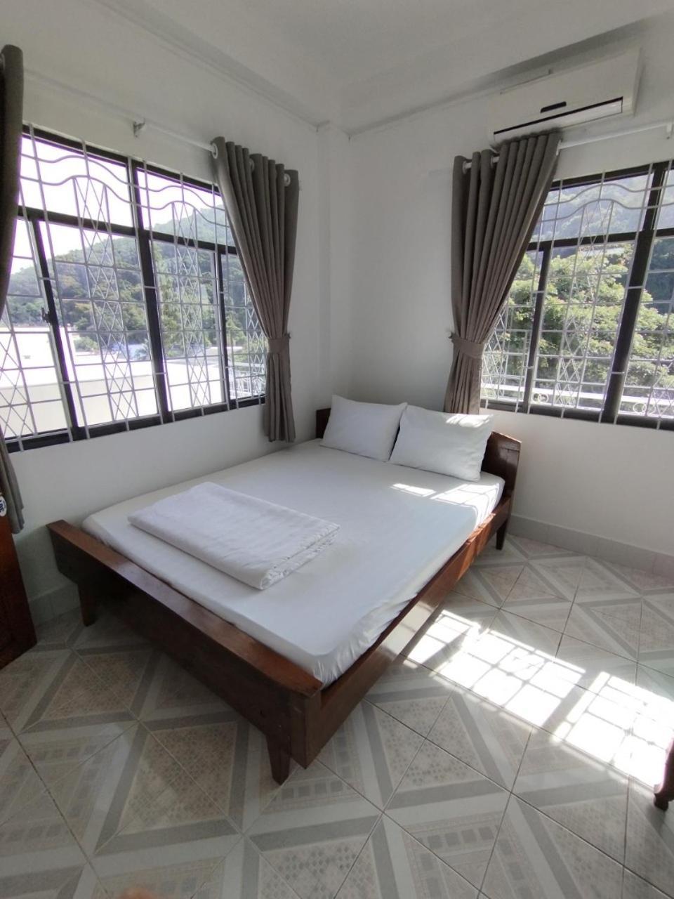 Nha Nghi Sao Mai Hotel Ха Тени Екстериор снимка